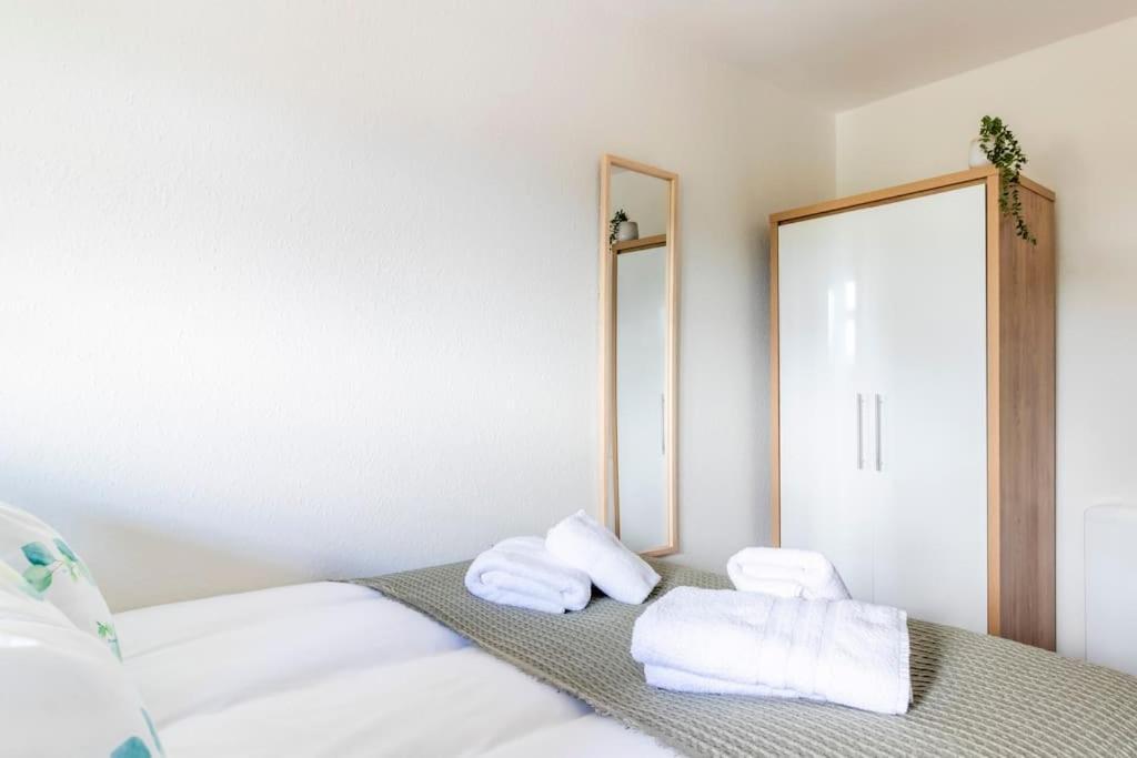 Panoramic Sea View Apartment Sleeps 4-Free Parking Борнмут Экстерьер фото